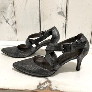 Life Stride soft system Heels Black/Silver Snake Sz 7.5